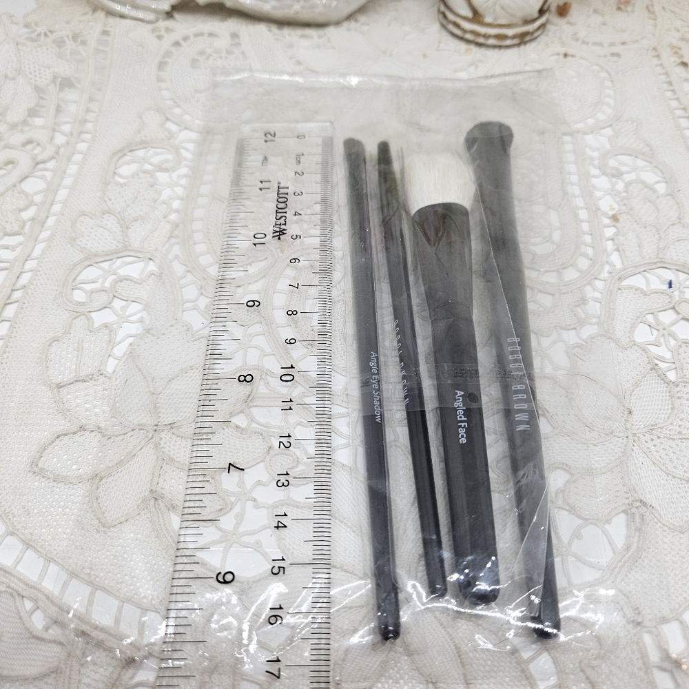 Bobby Brown Brush 4Pc Travel Set New Clearance Sale Price Firm! - Picture 6 of 7